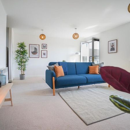 Stylish Apartment With Private Parking Кардифф Экстерьер фото