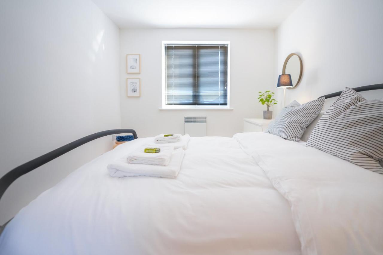 Stylish Apartment With Private Parking Кардифф Экстерьер фото