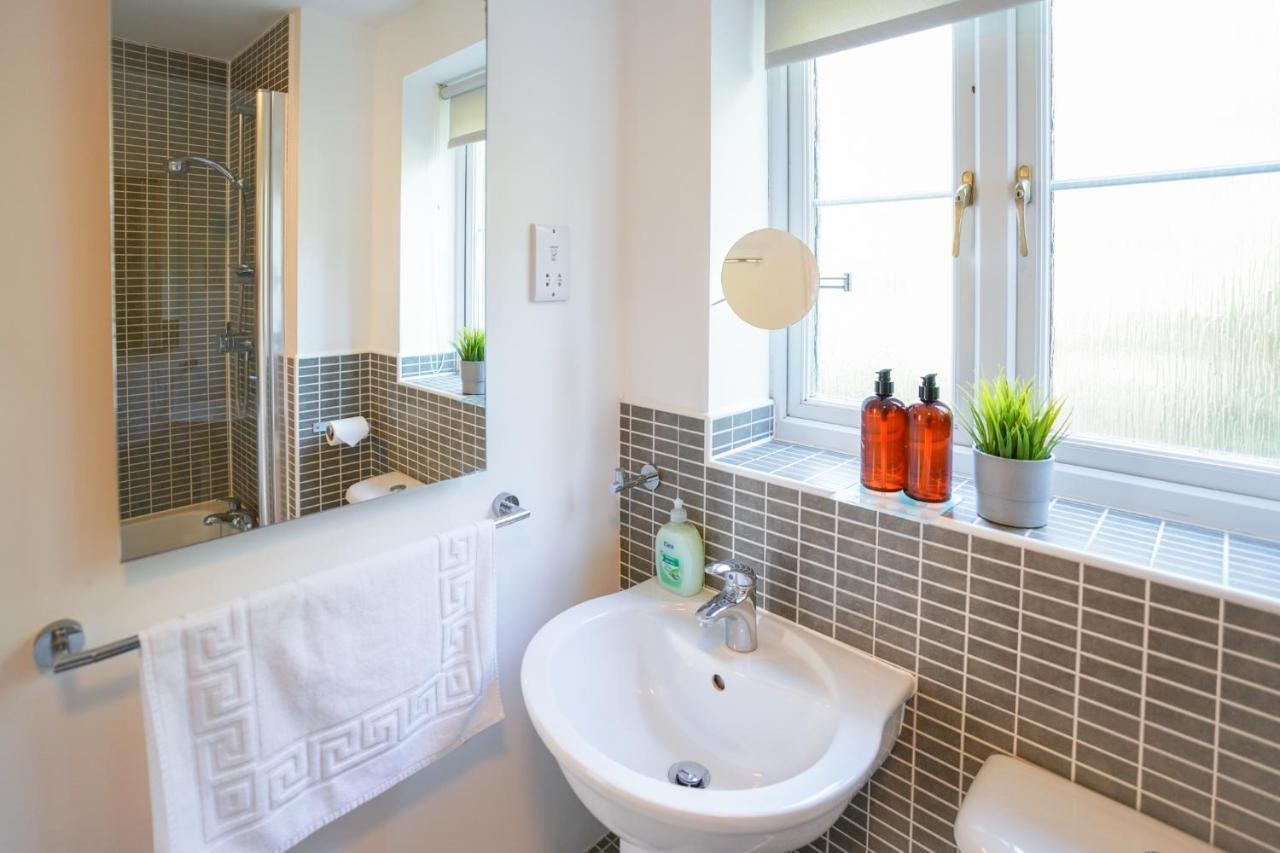 Stylish Apartment With Private Parking Кардифф Экстерьер фото