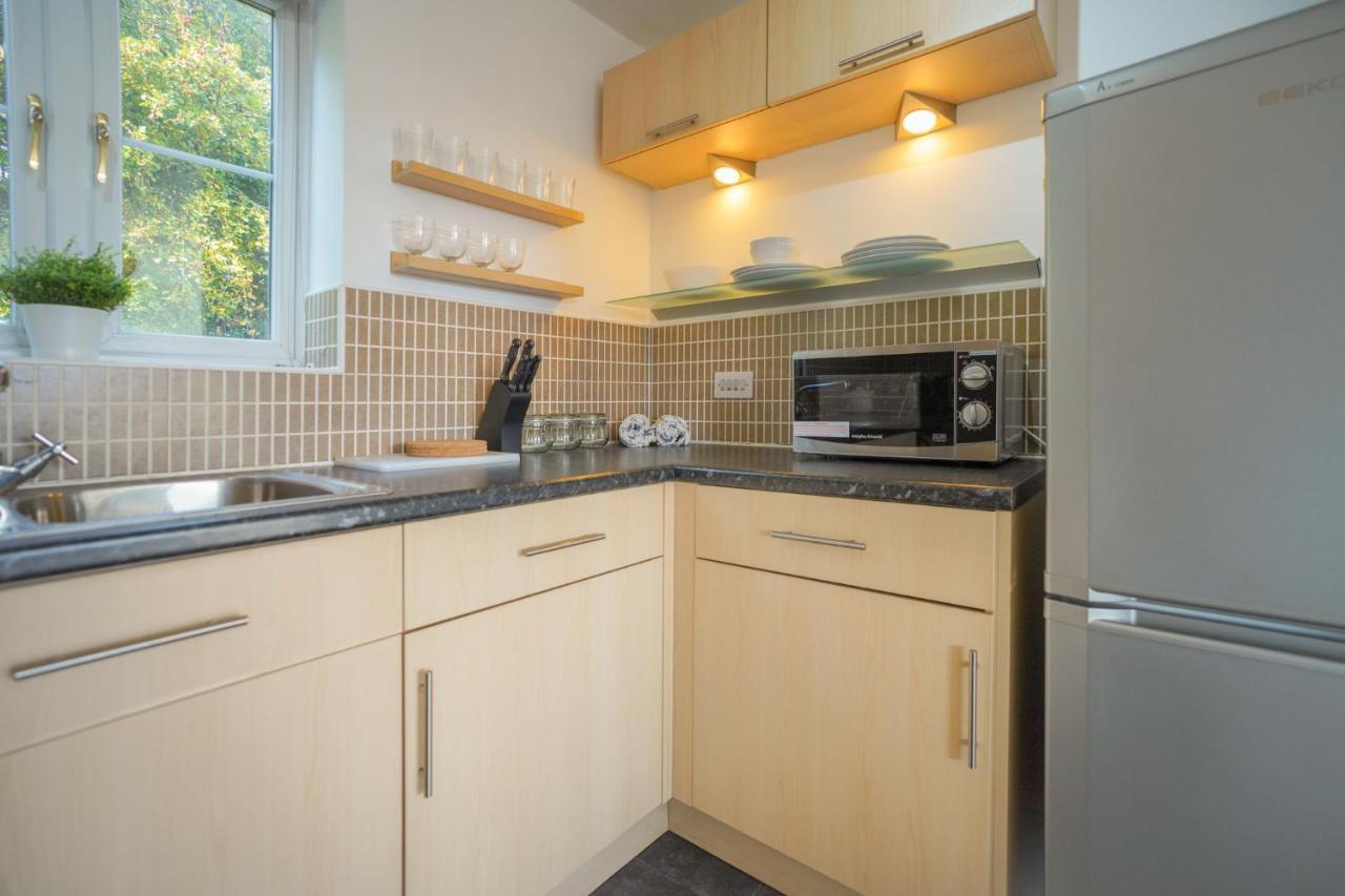 Stylish Apartment With Private Parking Кардифф Экстерьер фото