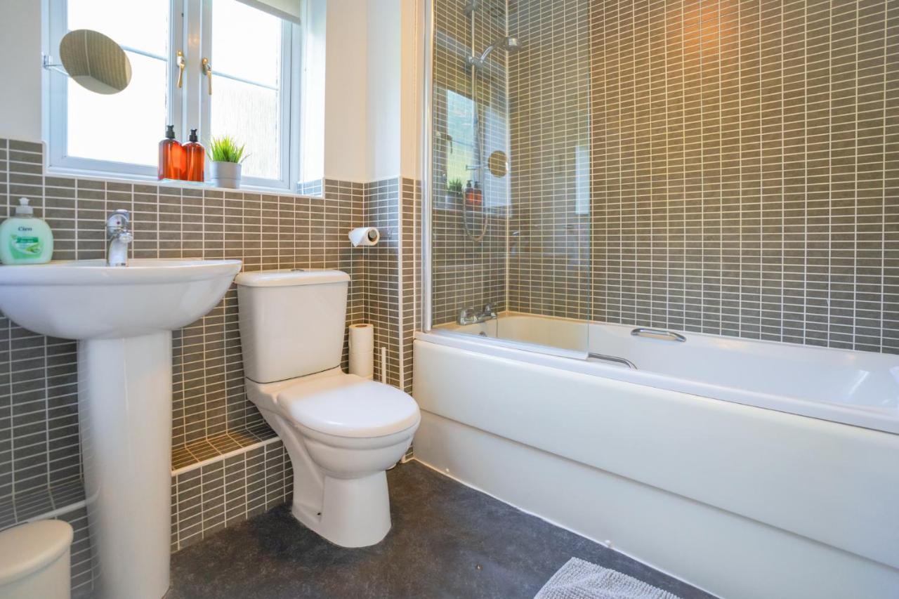 Stylish Apartment With Private Parking Кардифф Экстерьер фото