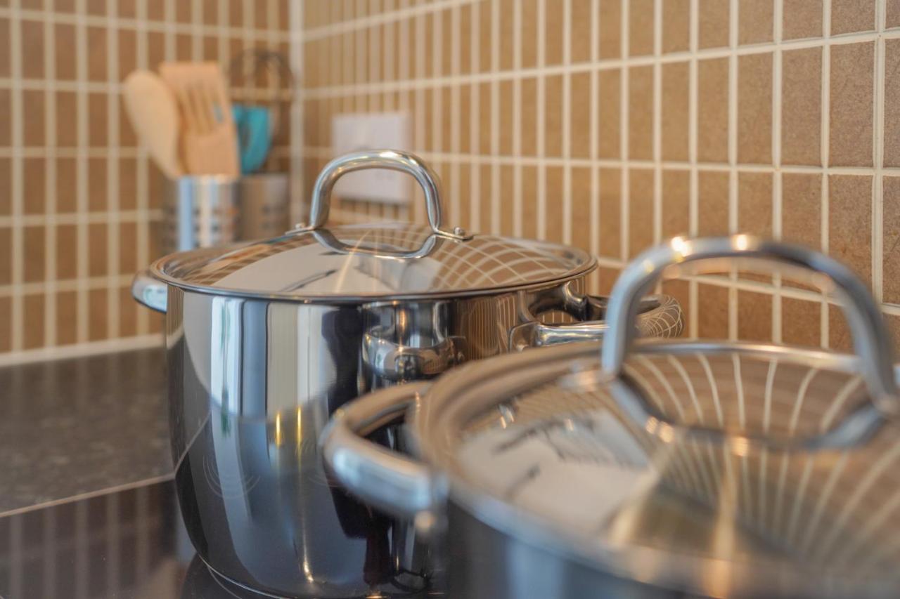 Stylish Apartment With Private Parking Кардифф Экстерьер фото