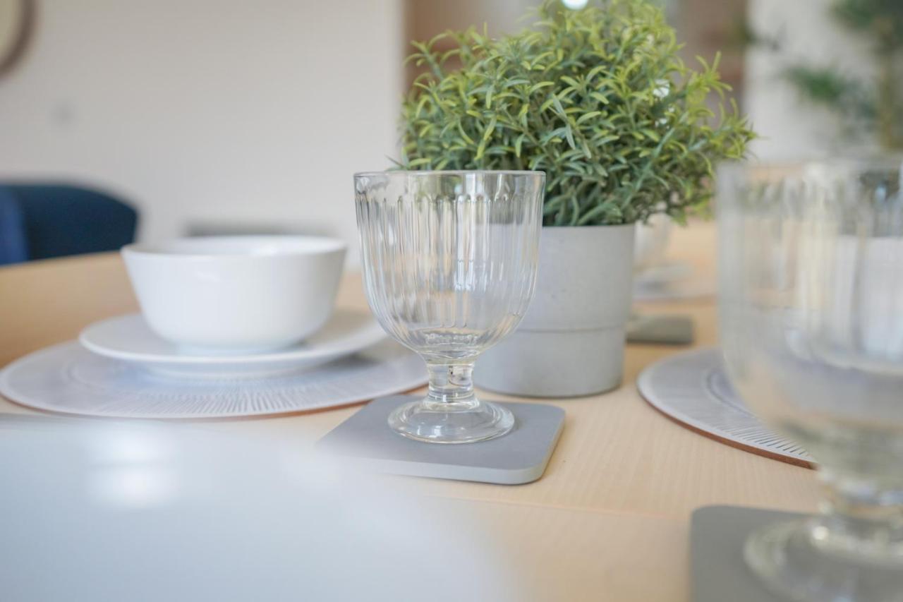 Stylish Apartment With Private Parking Кардифф Экстерьер фото