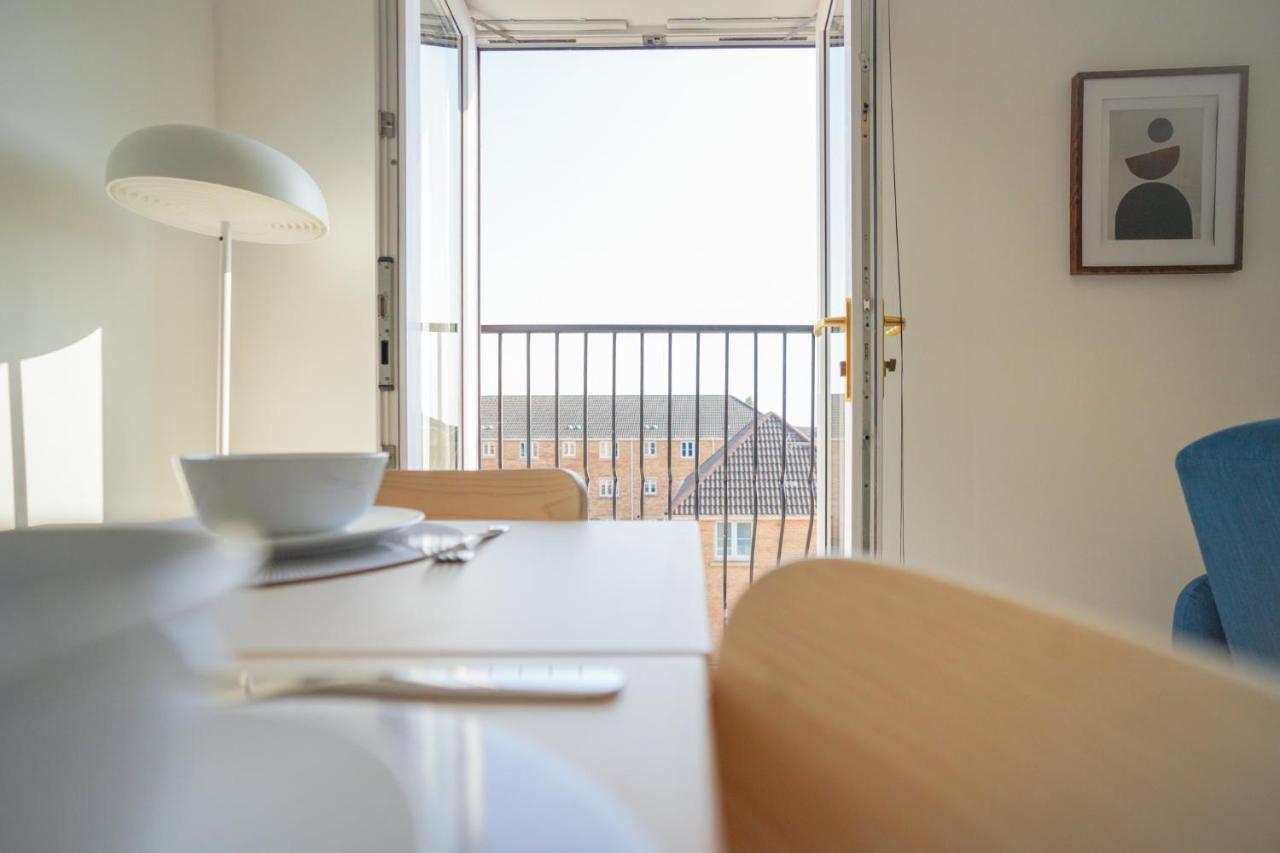 Stylish Apartment With Private Parking Кардифф Экстерьер фото
