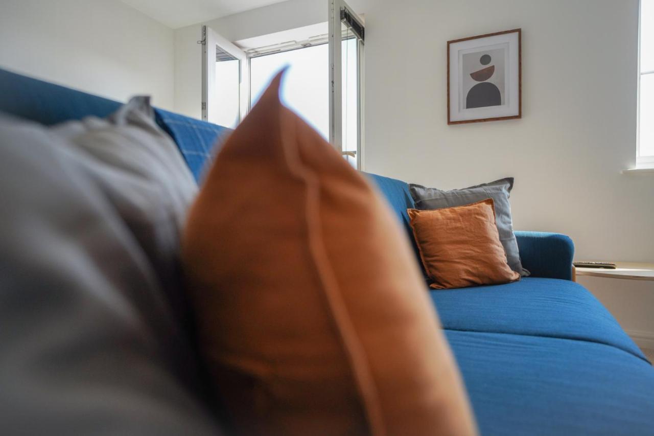Stylish Apartment With Private Parking Кардифф Экстерьер фото